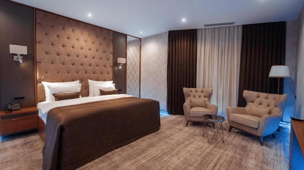 Junior Suite, 1 King Bed photo 2