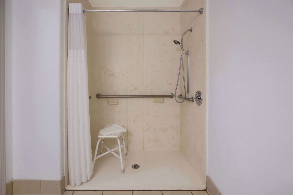 Studio Suite, 1 King Bed, Accessible, Non Smoking - Photo 5