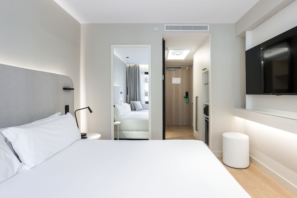 Family 2 connecting rooms