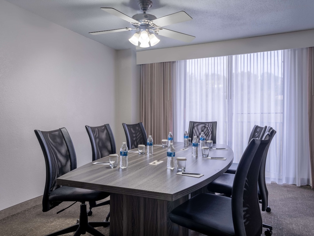 Executive Suite, 1 King Bed, Non Smoking (Boardroom) - Photo 1