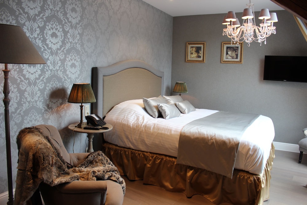 Deluxe Room - Photo 20