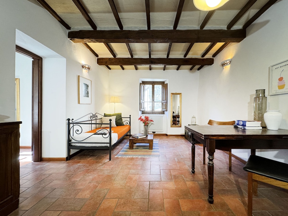 Traditional Apartment, 1 Queen Bed, Non Smoking, Ensuite photo 3