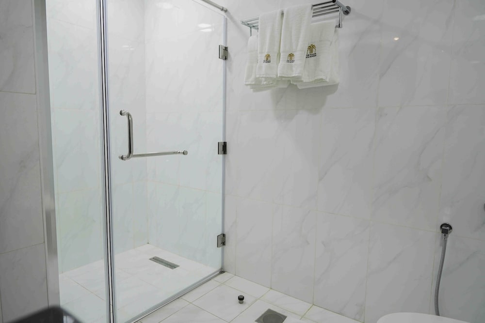 Deluxe Room - Photo 15