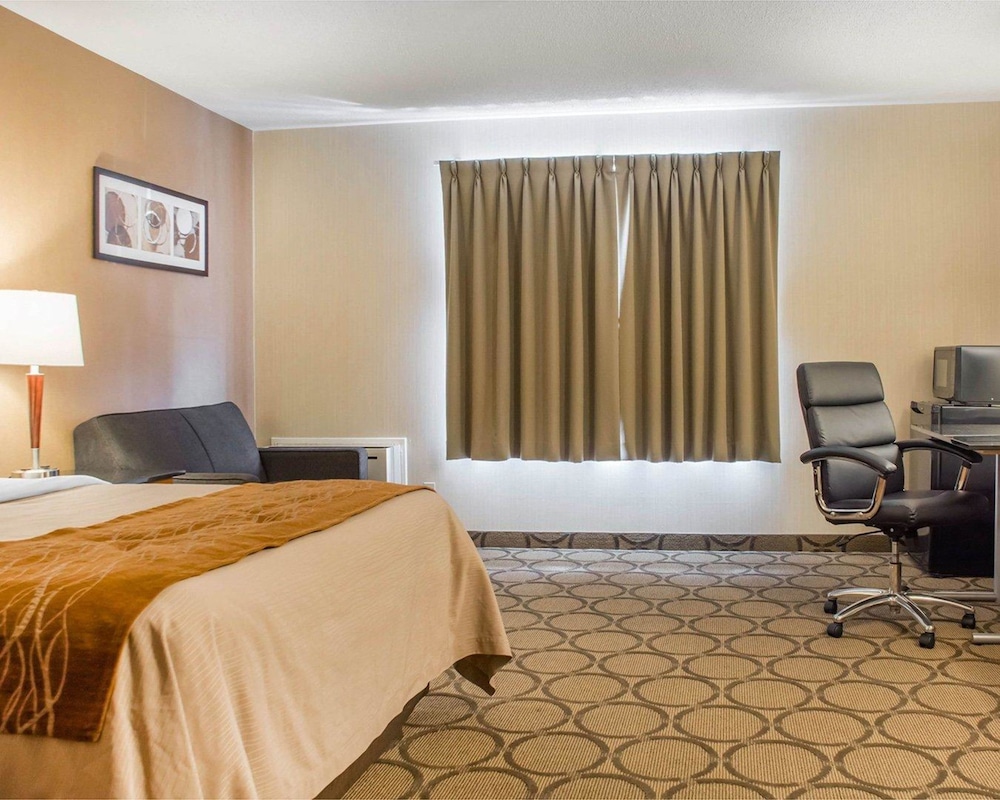 Standard Room, 1 Queen Bed, Non Smoking, Ground Floor - Photo 4