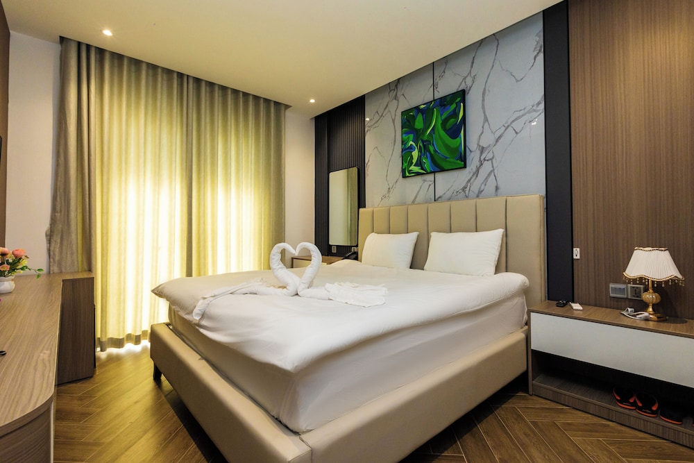 Deluxe Double Room, City View