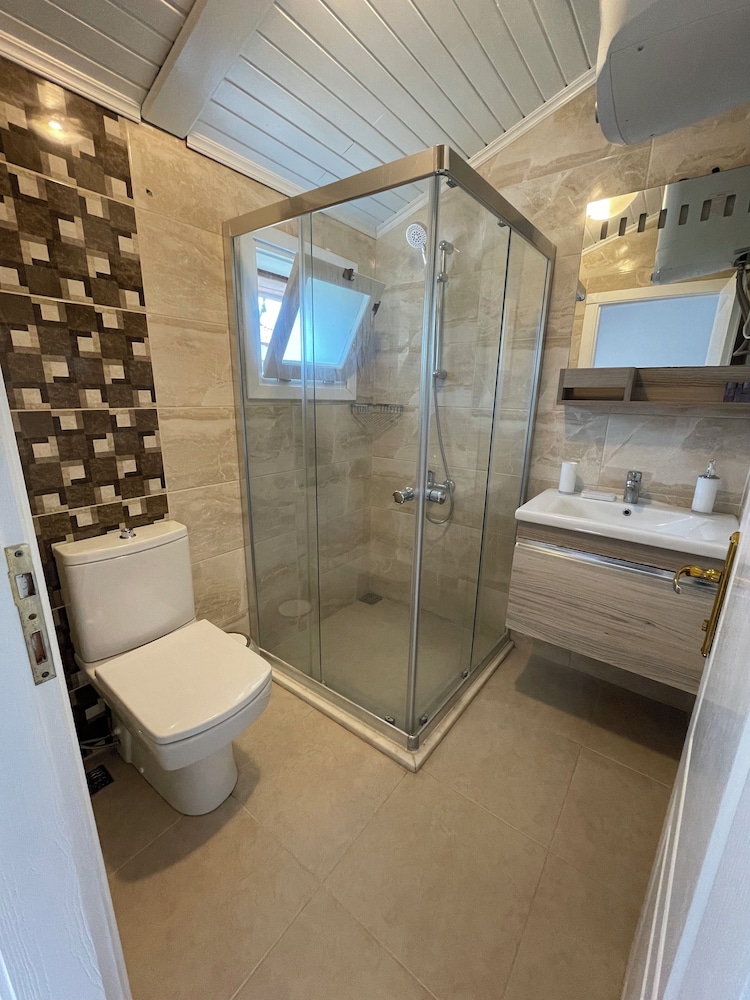 Family Triple Room, 3 Twin Beds, Partial Sea View photo 2