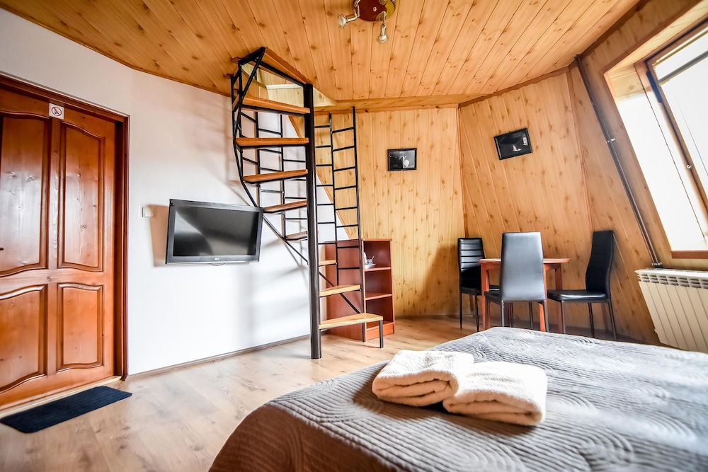 Room, Multiple Beds (13)