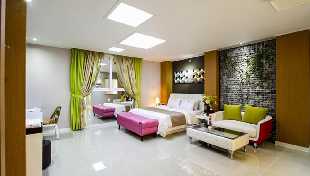 Standard Room (Breakfast available on Weekday only) - Photo 4