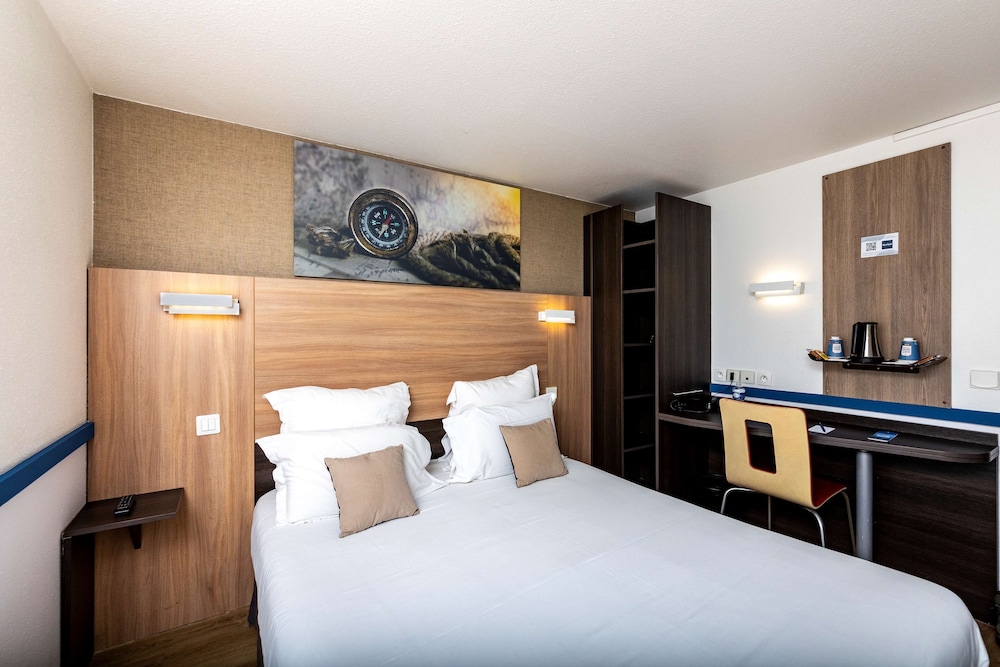 Standard Room, Multiple Beds - Photo 5