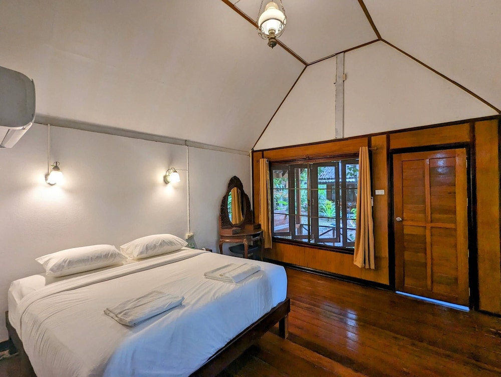 Traditional Cabin - Photo 1