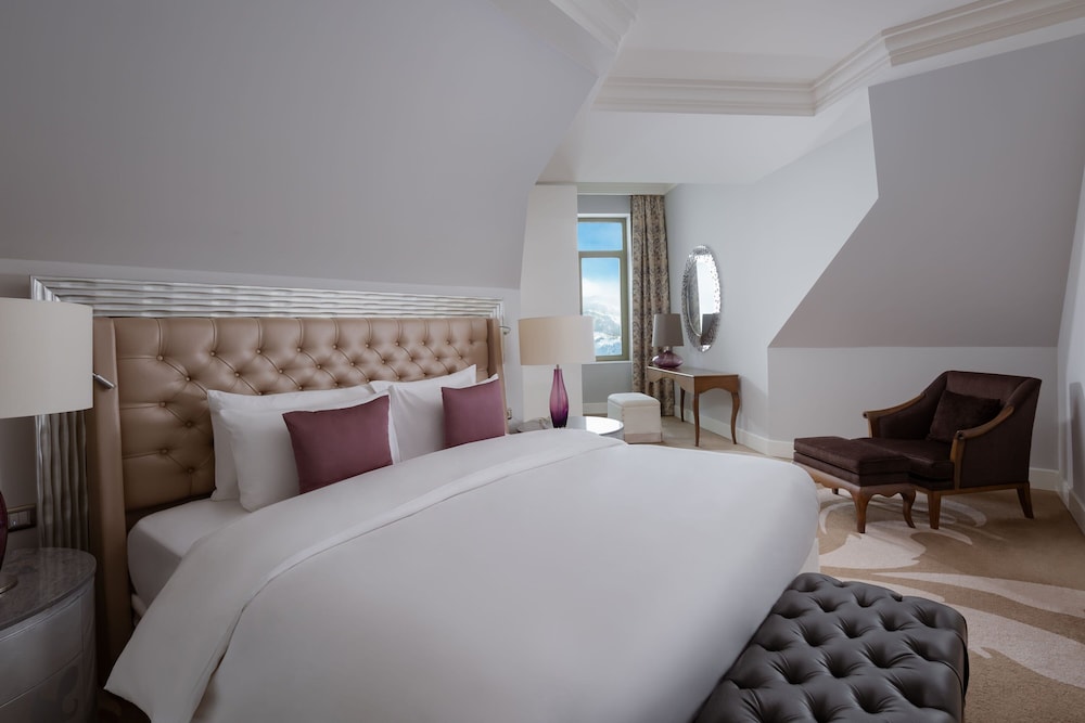 Executive Suite, 1 King Bed, Resort View