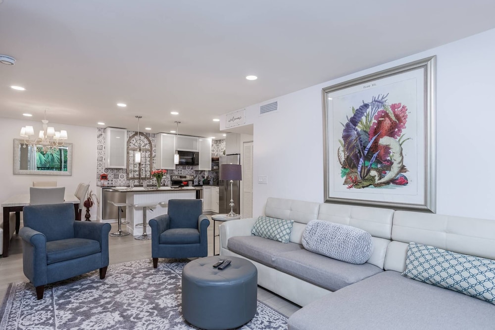 Condo (Sea La Vie Villa with Tropical Views)
