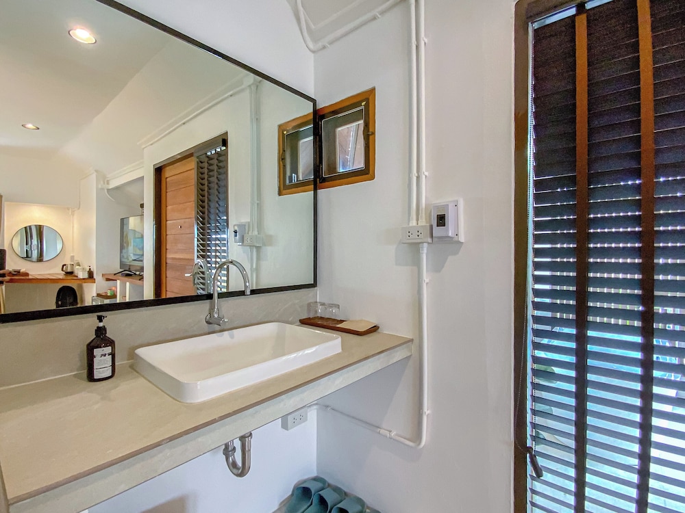 Sea View Villa with Bathtub - Photo 6