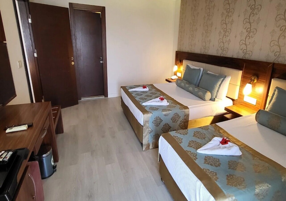 Corner Room photo 1