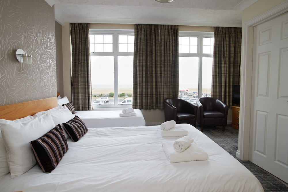 Classic Room, Sea View (King + Single) photo 2
