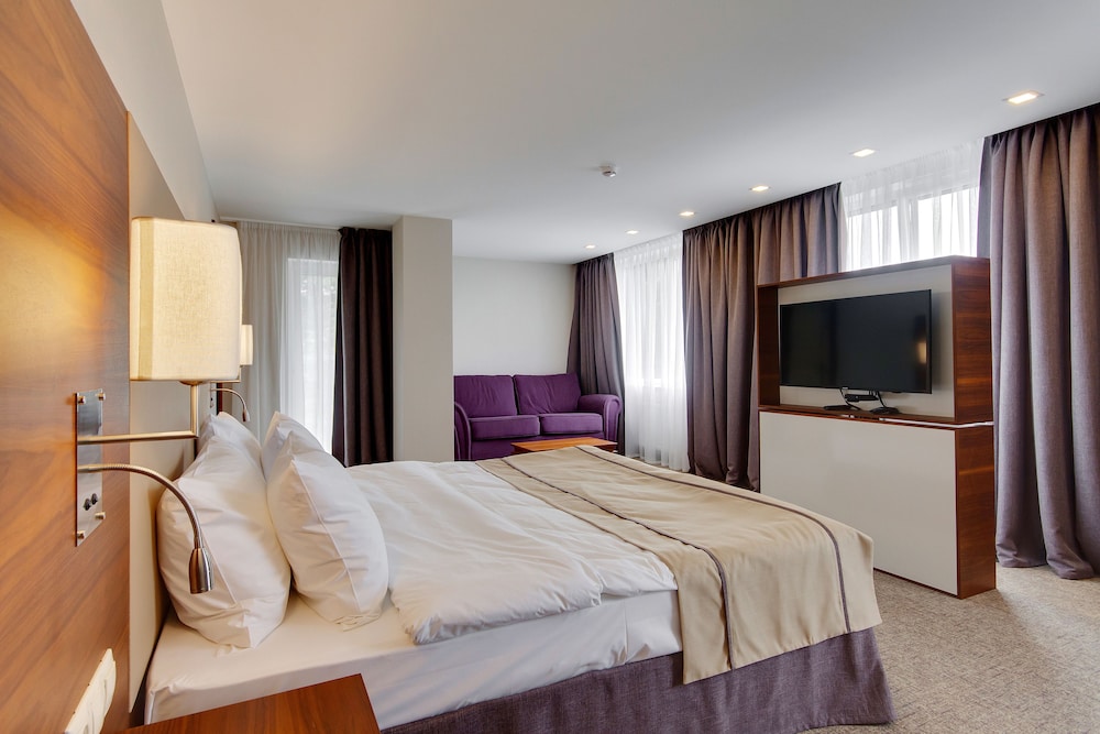 Suite, Balcony