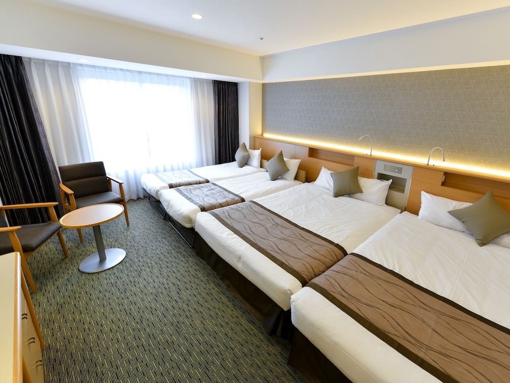 Deluxe Quadruple Room, Non Smoking (West Wing) photo 2