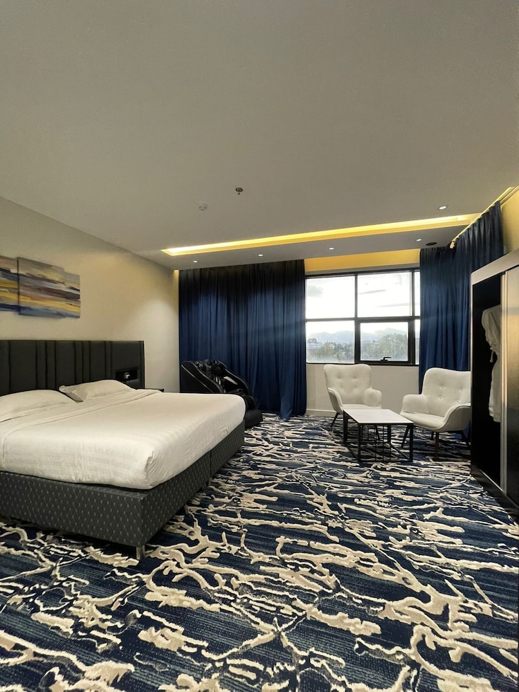 Honeymoon Suite
