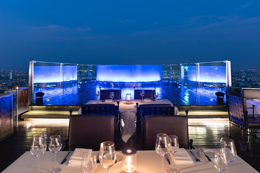 Tower Club Suite City View with Lounge and Drink at Sky Bar