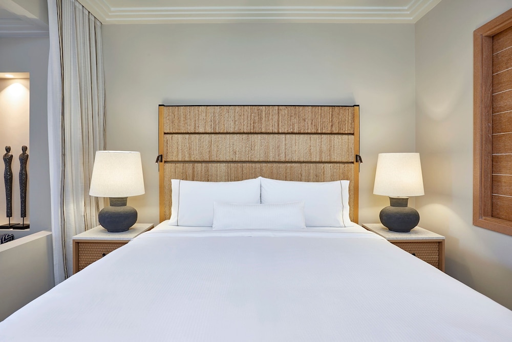 Superior Infinity Room, 1 King Bed, Non Smoking, Garden View