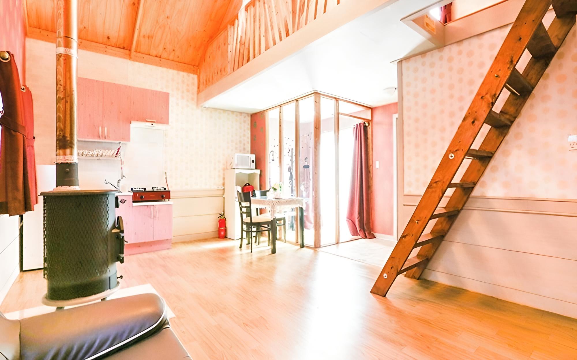 Room (Red (Unshared House Duplex)) photo 2