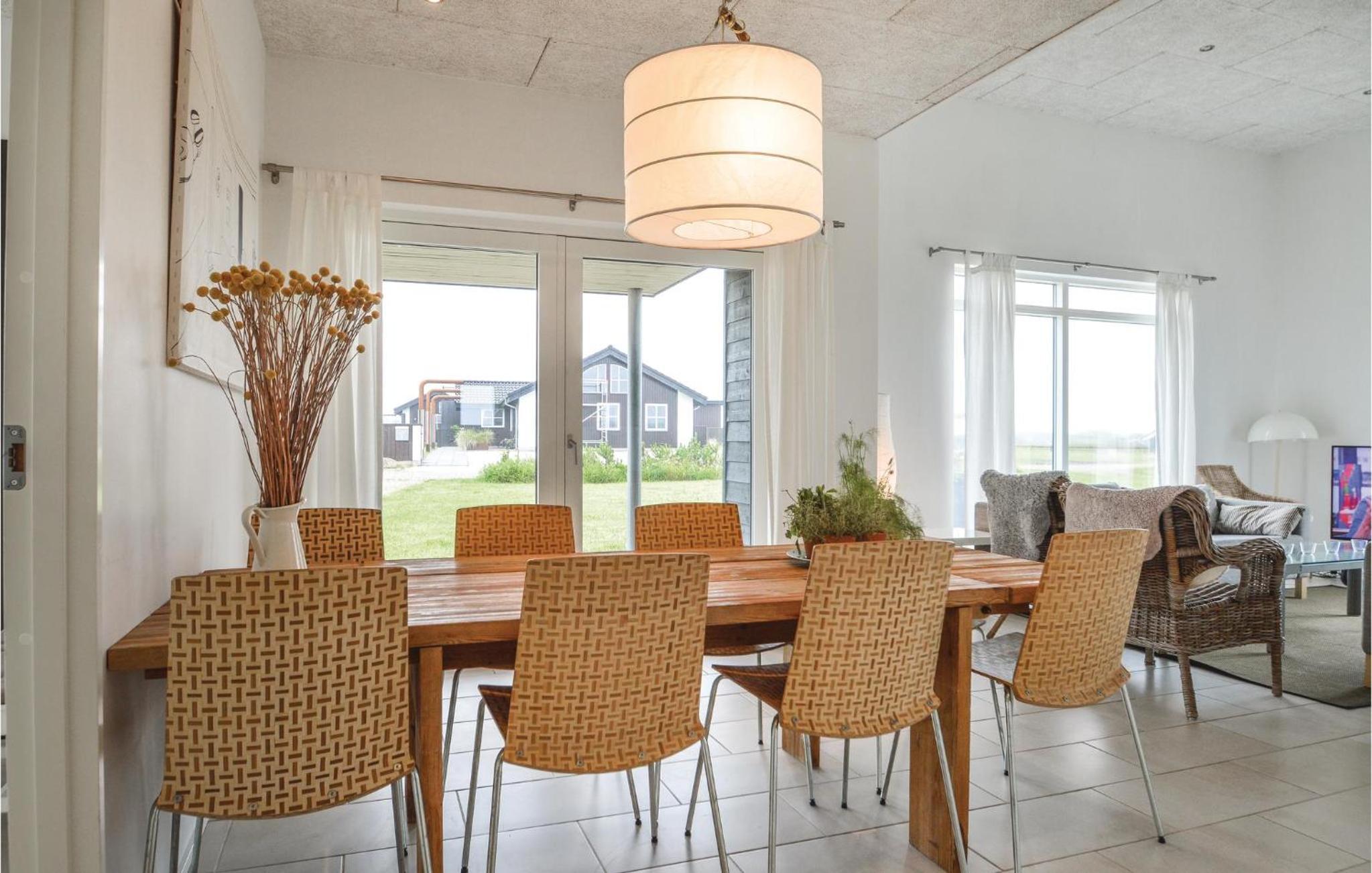 Four-Bedroom Vacation Home photo 3