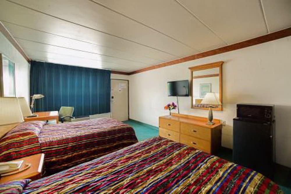 Standard Double Room, 2 Double Beds, Non Smoking - Photo 4