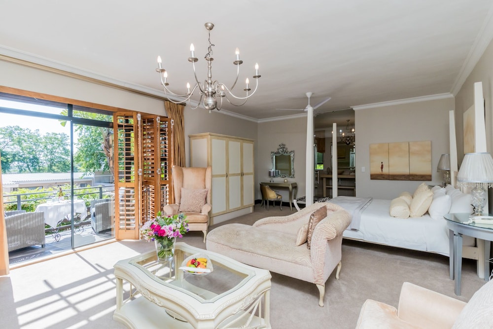 Luxury Suite, 1 Bedroom, Fireplace, Partial Sea View