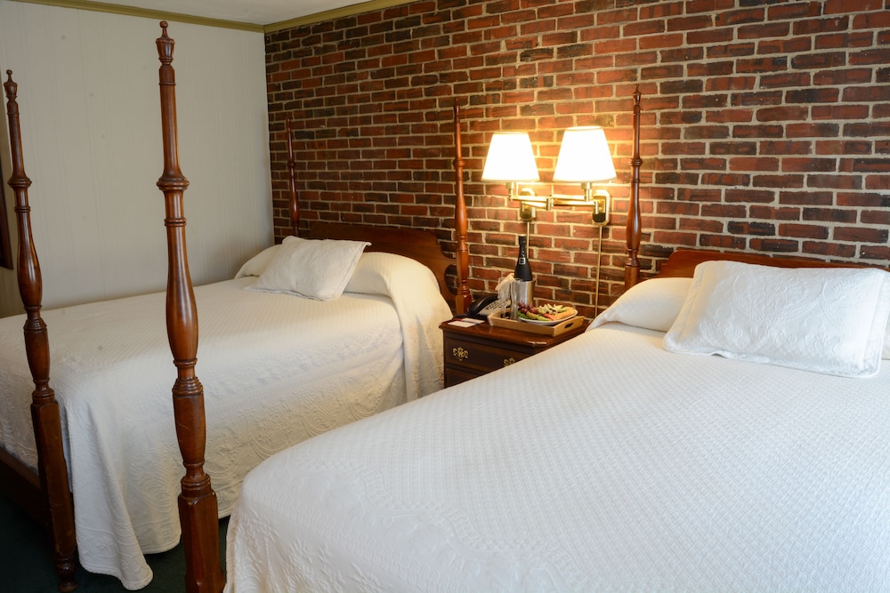 Standard Room, 2 Double Beds - Photo 6