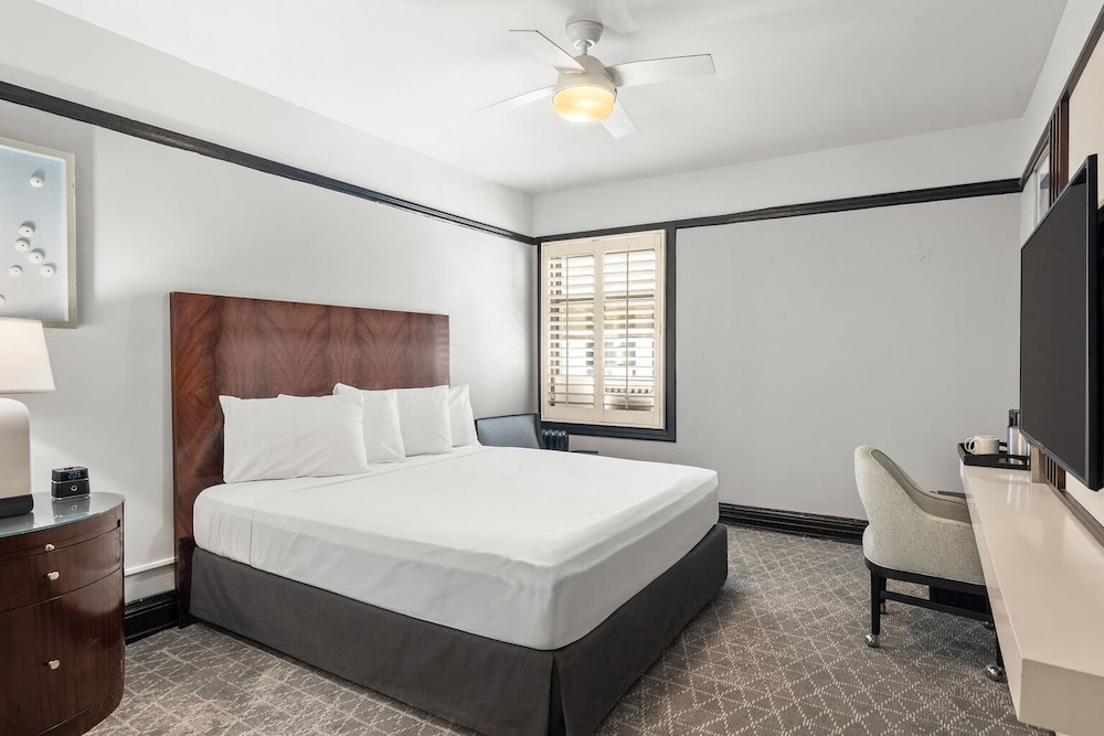 Deluxe Room, 1 King Bed - Photo 1