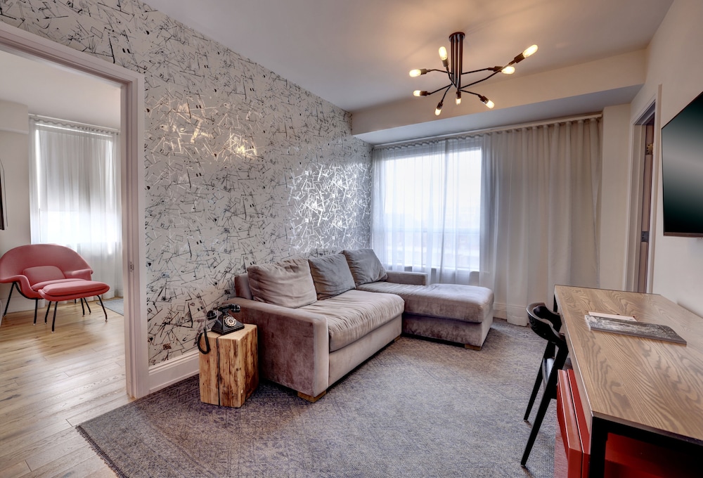 Suite, 1 Queen Bed (Urban)