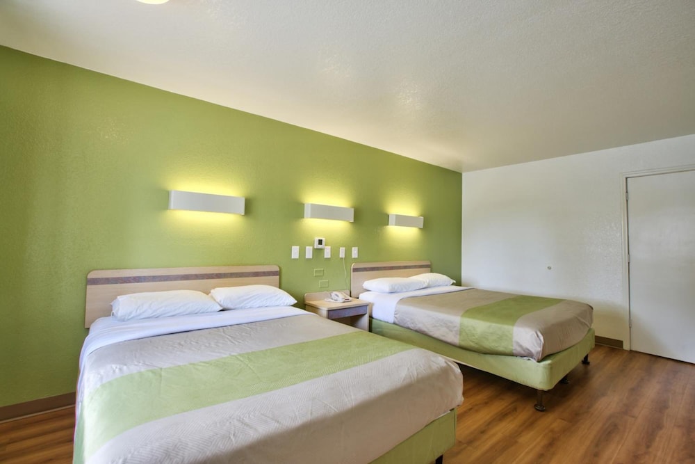 Deluxe Room, 2 Queen Beds, Non Smoking, Kitchenette photo 2