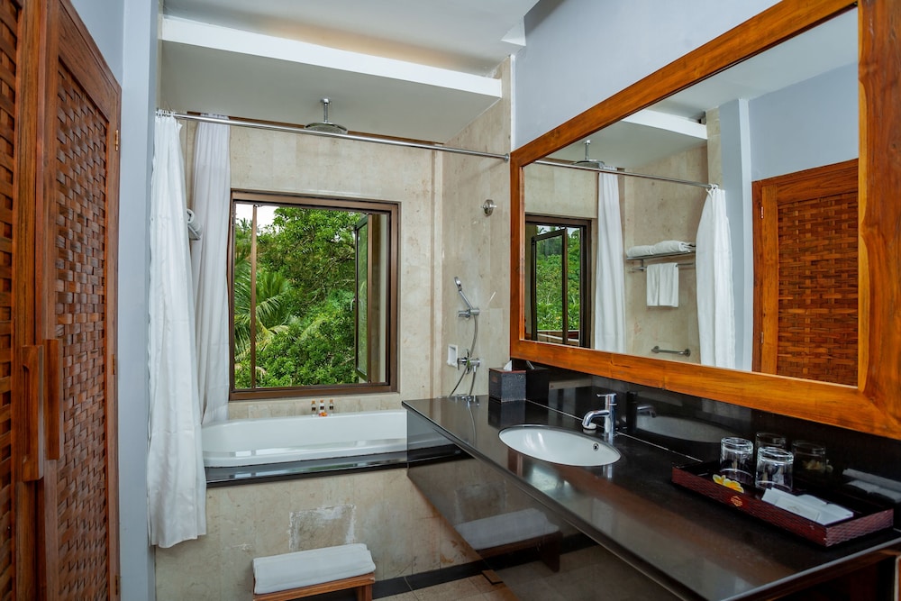 Suite, Valley View (with Spa Packages) photo 3