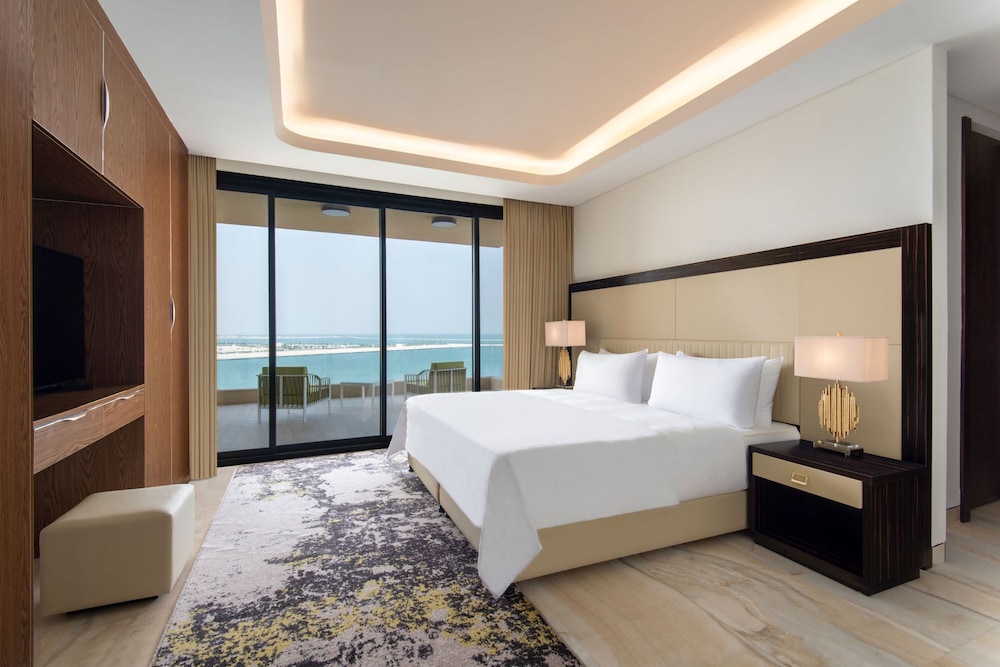 Suite, 2 Bedrooms, Balcony (Sea View) - Photo 1