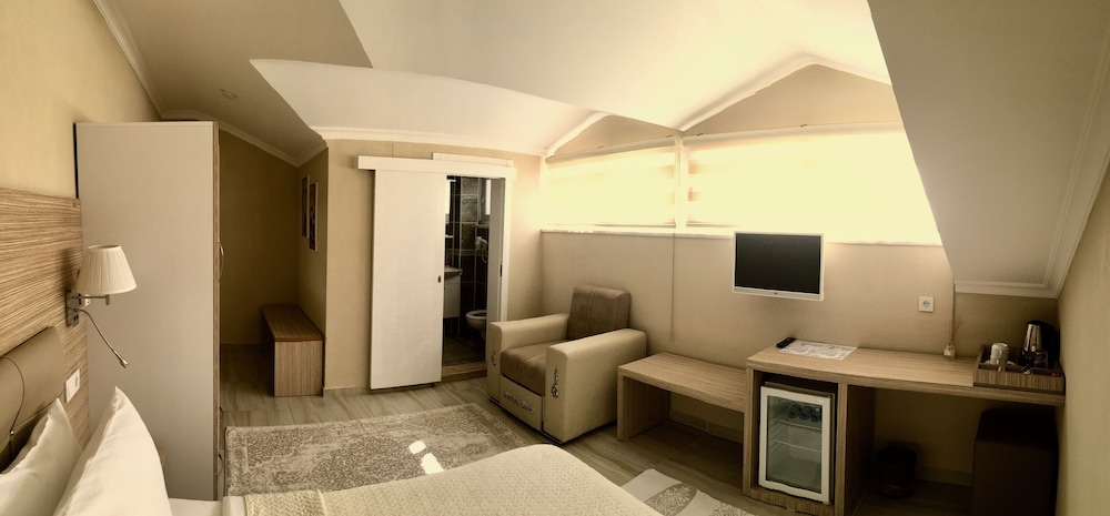 Big Double Rooms At Attic