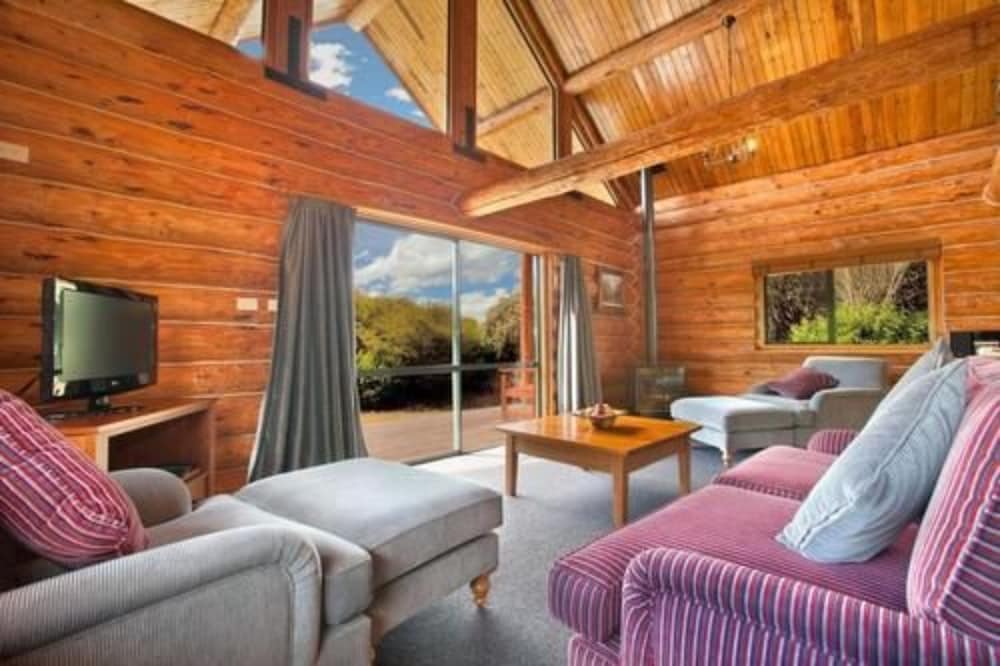 Log Cabin 2 photo 2