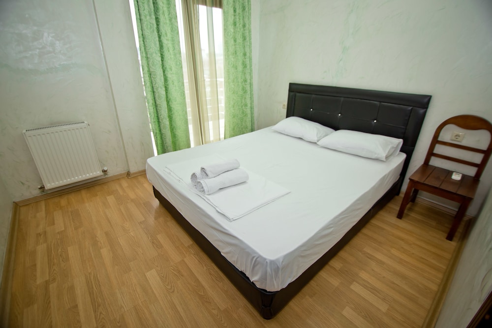 Suite, 2 Bedrooms (303)
