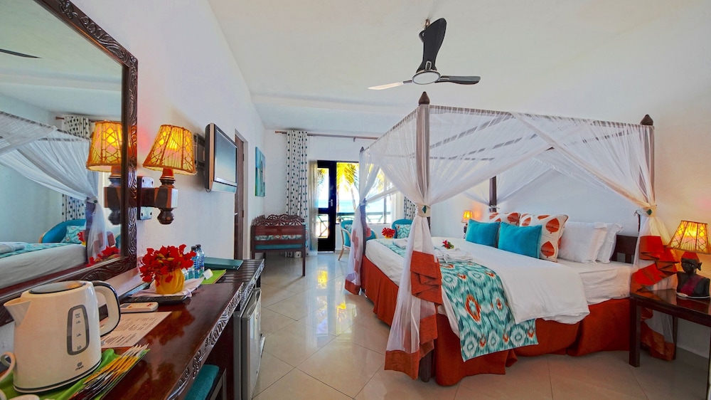 Double Room, Beachfront - Photo 3