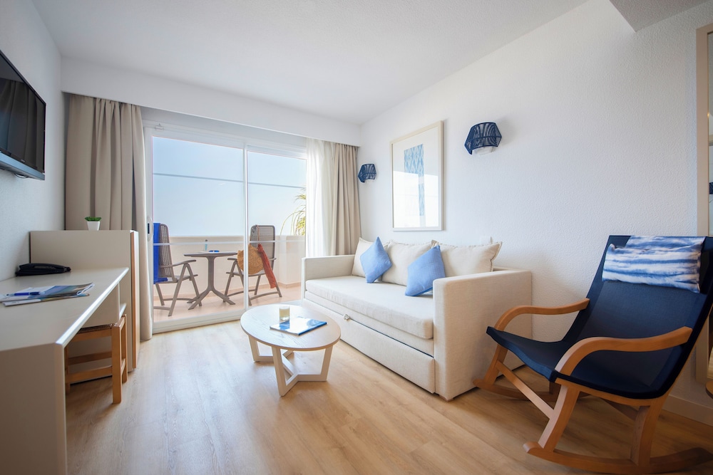 Junior Suite, 1 Bedroom, Balcony, Sea View (2 adults + 2 children) photo 3