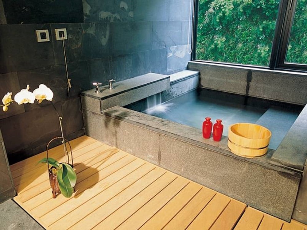 Deluxe Double Room, City View (Include French Dinner and American Breakfast) photo 3