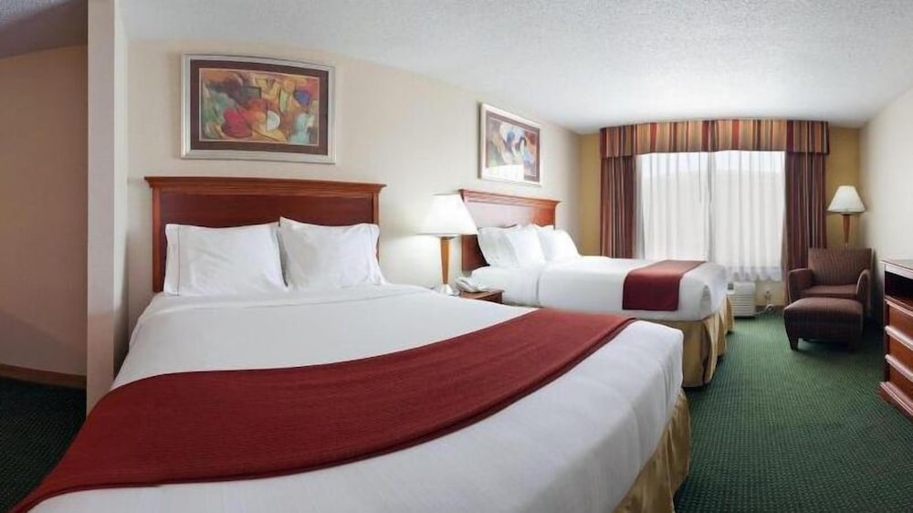 Suite, Multiple Beds - Photo 2