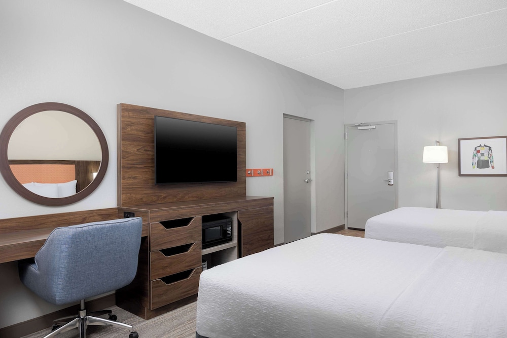 Room, 2 Double Beds, Accessible, Non Smoking - Photo 4