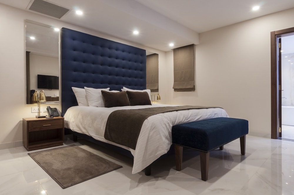 Deluxe Suite, Jetted Tub, City View