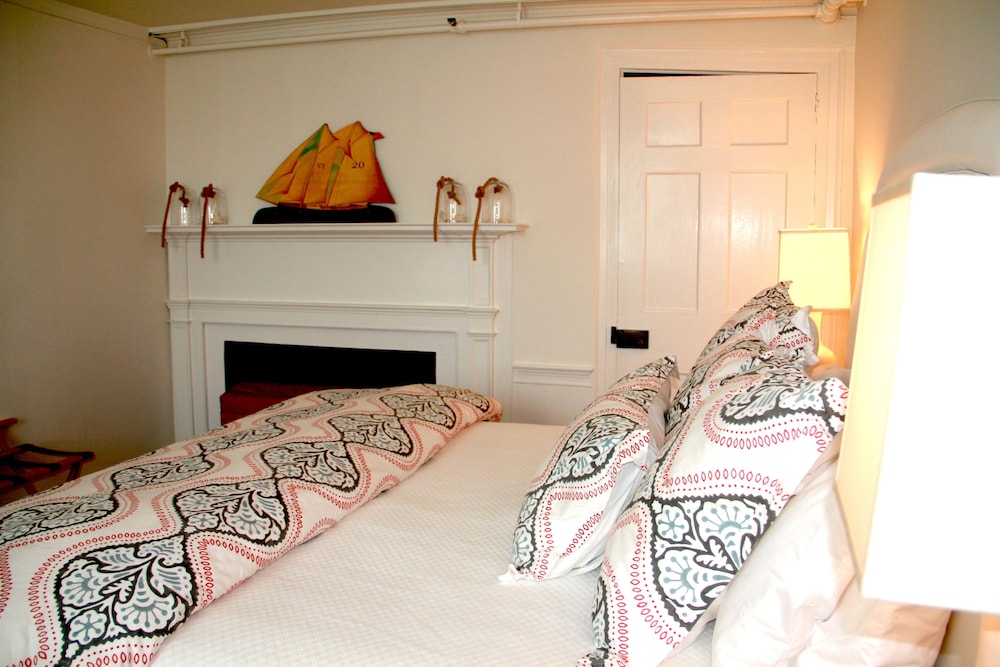 Standard Room, 1 King Bed photo 1