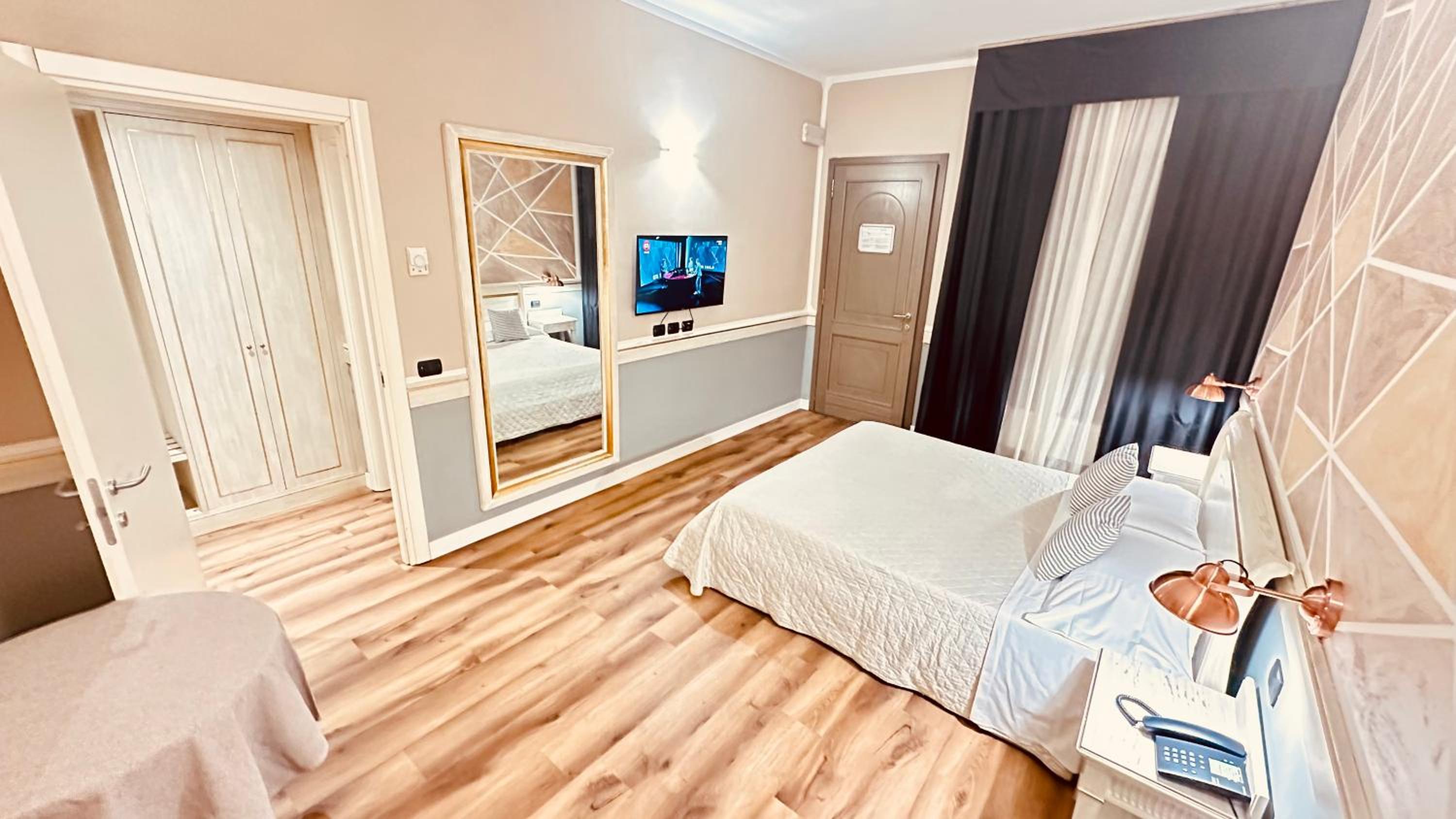 Large Double Room - Photo 13