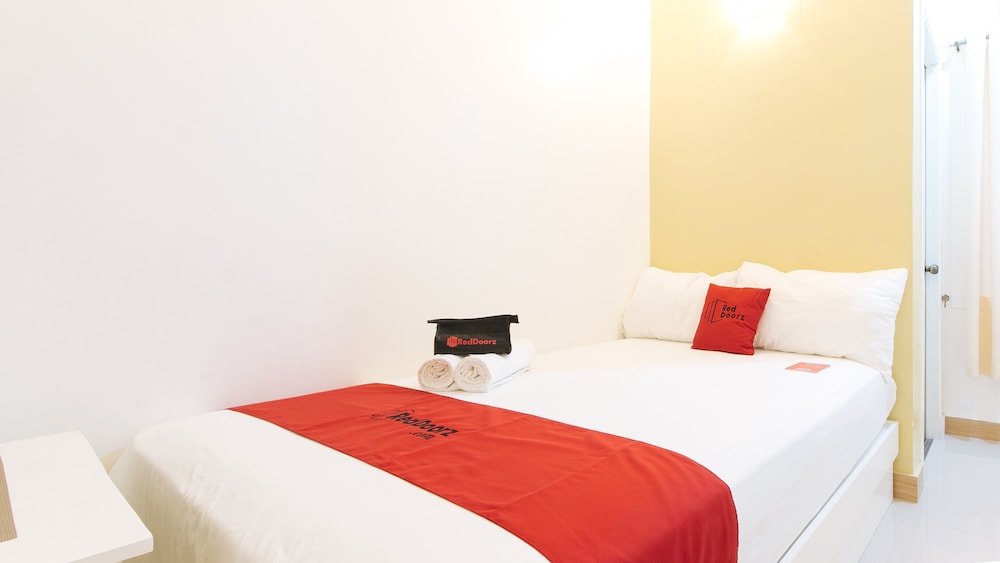 Double Room (Reddoorz) - Photo 4