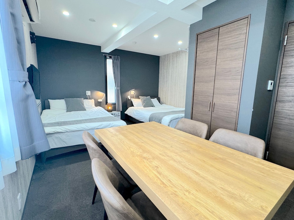 [Max 4 guest] 1R 30sqm 3beds, 5 min to nearby station (Shinjuku East 201)