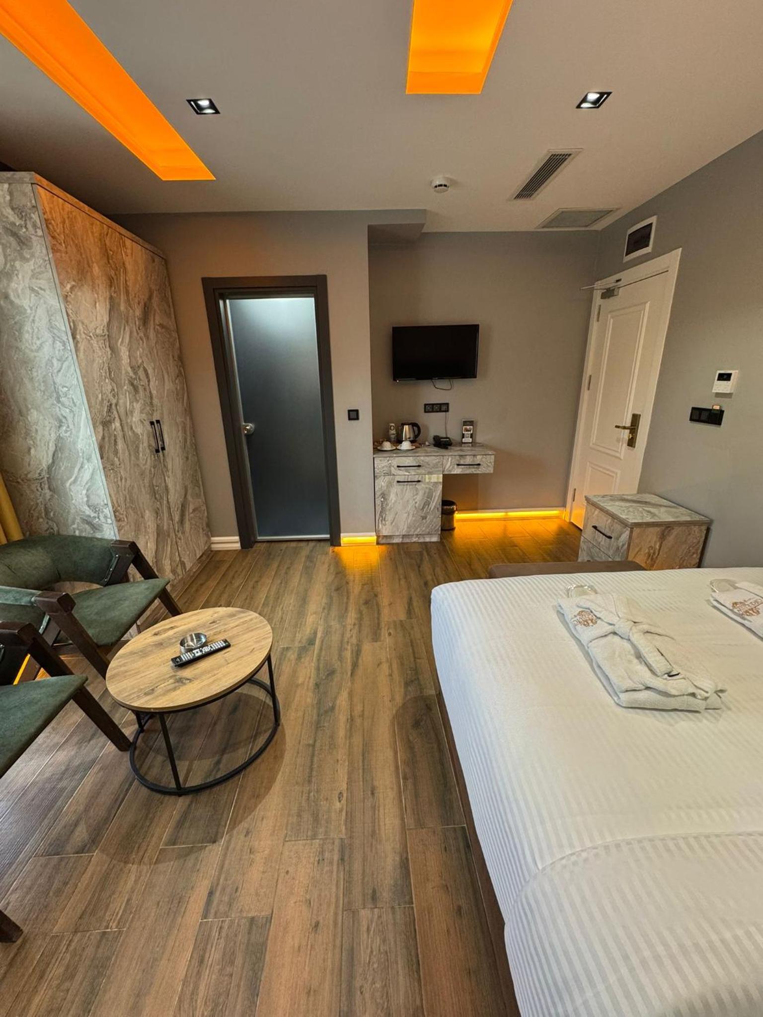 Superior King Room photo 2