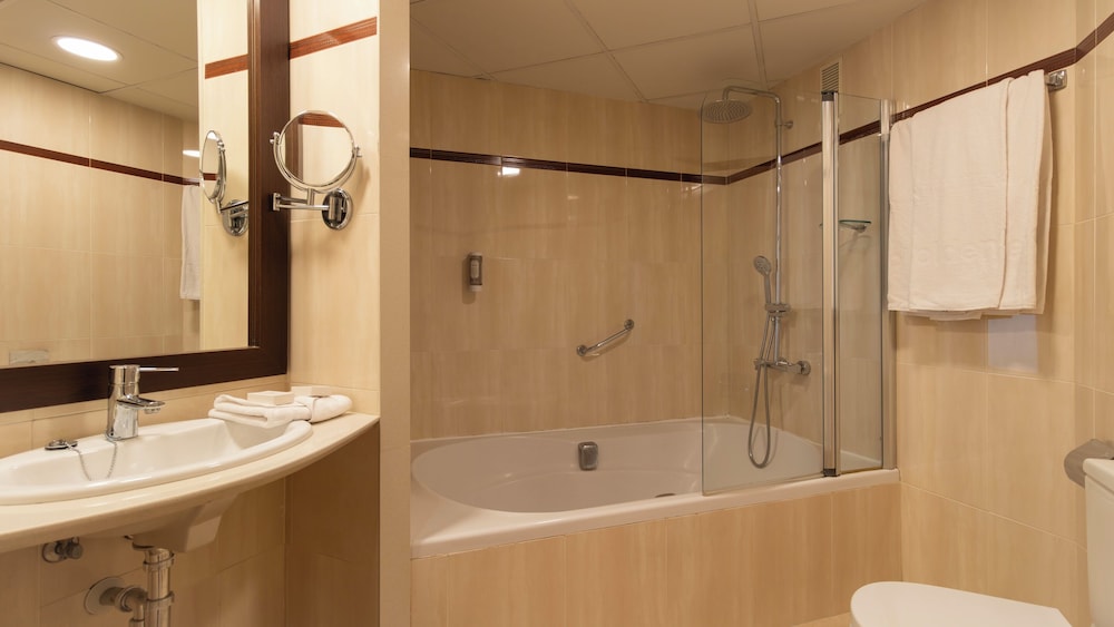Comfort Triple Room, Pool View (3 Adultos)
