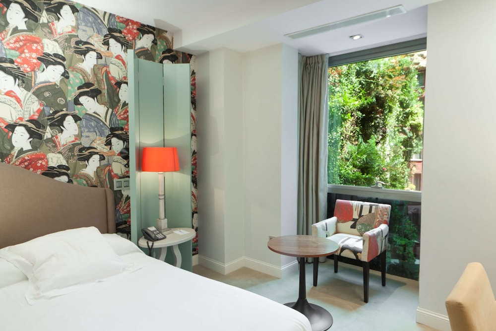 Standard Double or Twin Room - Photo 11